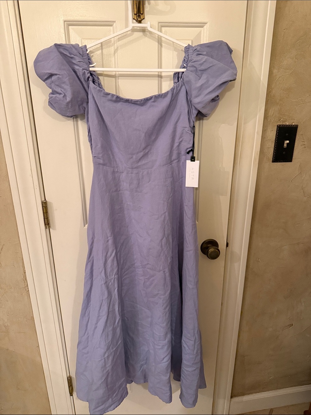 Astr Lavender Puff-Sleeve Midi Dress